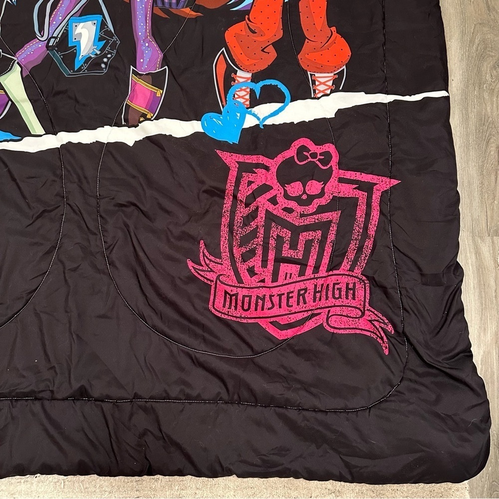 Monster High Comforter Twin Bedding Ghouls Rule 64" x 87” Blanket Reversible - Picture 8 of 10